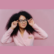 Lade das Bild in den Galerie-Viewer, Holznamensschild mit Lasergravur und Sicherheitsnadel